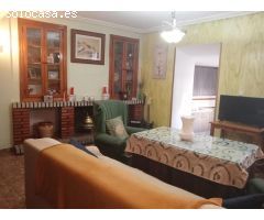 PARA ENTRAR A VIVIR.CASA EN EL CENTRO DE CASTUERA.