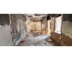 Casa para reformar con pisicina y parcela de 4700 m2 en Redoban.