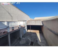 IDEAL INVERSION!!  VIVINENDA DE TRES PLANTAS SOBRE PARCELA DE MAS DE 400 METROS JUNTO A MERCADONA