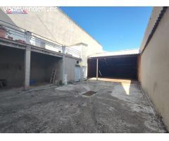 IDEAL INVERSION!!  VIVINENDA DE TRES PLANTAS SOBRE PARCELA DE MAS DE 400 METROS JUNTO A MERCADONA