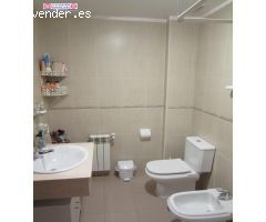 Piso en edificio seminuevo que consta de 2 dormitorios, salón comedor con balcón, cocina y garaje.