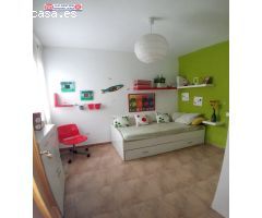 VPO. Piso de dos dormitorios, baño, cocina, salón, garaje y trastero  para entrar a vivir.Negociable