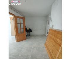 CASA JUNTO A CALLE EMILIO CASTELAR