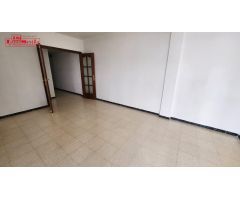 VIVIENDA SITUADA JUNTO A RONDA DE TRIANA