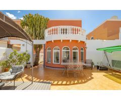 Bungalow de 3 dormitorios con terraza y parking en Playa del Inglés