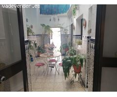 CASA EN VENTA EN EL CARPIO CON GRAN PATIO EXTERIOR!