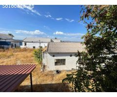 Casa con terreno y dos naves en Espeluy (Jaén)