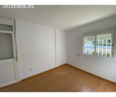 Piso de cuatro dormitorios y dos baños.