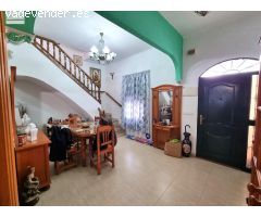 ¡Estupenda casa adosada en Ciudad Jardín!