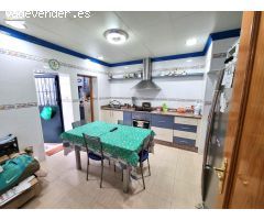 ¡Estupenda casa adosada en Ciudad Jardín!