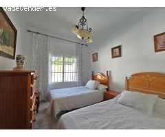 ESTUPENDO CHALET CON PISCINA JUNTO A LA AVENIDA DE HUELVA