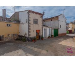 Casa independiente de tres dormitorios en Azuara