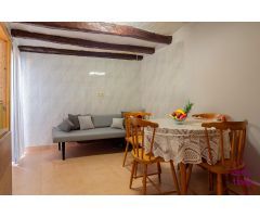 Casa independiente de tres dormitorios en Azuara
