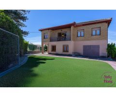 Casa de 5 dormitorios con terreno en Angüés