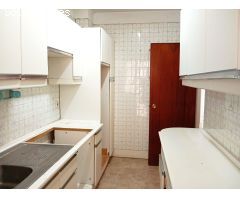 Piso en Venta en el Centro de Estepona, Frente al Mar – 3 Dormitorios, Terraza con Vistas