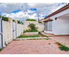 SE VENDE CHALET JUNTO A LA VENTA LUNA, CHICLANA