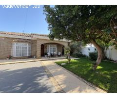 MAJESTUOSO CHALET CON PISCINA ZONA RANA VERDE