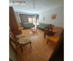 PISO CON  AMPLIO PATIO PARA ESTUDIANTES