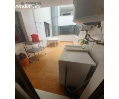 PISO CON  AMPLIO PATIO PARA ESTUDIANTES