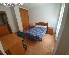 PISO CON  AMPLIO PATIO PARA ESTUDIANTES