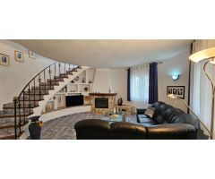 Bonito Chalet unifamiliar, con preciosa parcela ajardinada a escasos 250 m de la playa