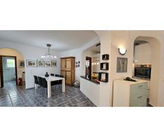 Bonito Chalet unifamiliar, con preciosa parcela ajardinada a escasos 250 m de la playa