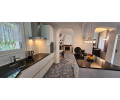 Bonito Chalet unifamiliar, con preciosa parcela ajardinada a escasos 250 m de la playa