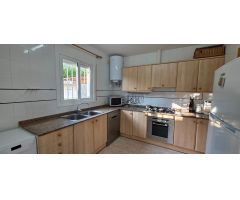 Encantador Chalet en Calafat con Terraza, Jardín y Piscina Privada