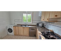 Encantador Chalet en Calafat con Terraza, Jardín y Piscina Privada