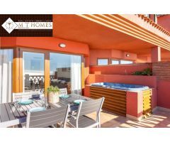 LUJOSO ÁTICO-DÚPLEX CON VISTAS AL MAR CON PISCINA Y GIMNASIO