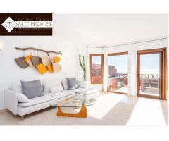 LUJOSO ÁTICO-DÚPLEX CON VISTAS AL MAR CON PISCINA Y GIMNASIO