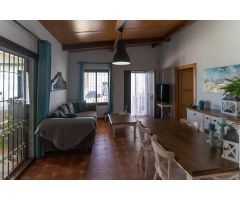 CASA DE CAMPO CON PISCINA, TRASTERO Y ESTABLO PARA CABALLOS