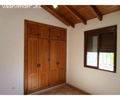 CASA DE CAMPO CON BARBACOA Y BUENAS VISTAS EN PARCELA COMPARTIDA CON OTRA CASA. ZONA TRANQUILA