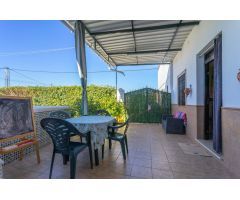 CHALET PAREADO CON PISCINA Y BARBACOA. CERCA DEL PUEBLO