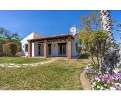 CHALET DE LUJO CON PISCINA Y JARDIN CON CESPED CON MANTENIMIENTO INCLUIDO