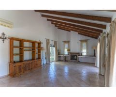 CHALET DE LUJO CON PISCINA Y JARDIN CON CESPED CON MANTENIMIENTO INCLUIDO