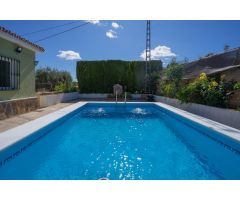 CHALET CON PISCINA Y TRASTERO EN ZONA TRANQUILA