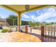 CHALET CON PISCINA Y TRASTERO EN ZONA TRANQUILA
