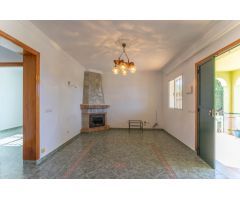 CHALET CON PISCINA Y TRASTERO EN ZONA TRANQUILA