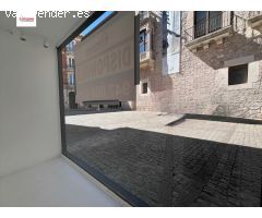 Exclusivo local en alquiler en los soportales de Antón, esquina con Plaza de la libertad.
