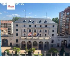 En Burgos. Frente a la subdelegación del gobierno). Se alquila la oficina más exclusiva de la ciudad