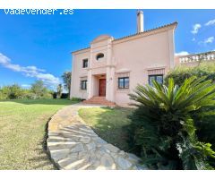 Hermosa casa pareada  de cinco dormitorios en Sotogrande alto l