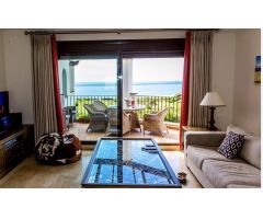 Espectaculares vistas al mar desde este hermoso apartamento ubicado en primera línea de playa