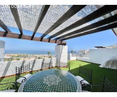 Esplendido  ático de tres habitaciones con preciosas vistas en Alcaidesa muy cerca de la playa y gol
