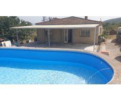 OPORTUNIDAD DE CHALET ZONA POLIGONO LA PAHILLA CON PISCINA ,BARBACOA,TRASTERO Y TERRENO EN CHIVA