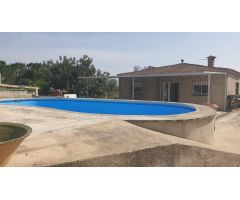 OPORTUNIDAD DE CHALET ZONA POLIGONO LA PAHILLA CON PISCINA ,BARBACOA,TRASTERO Y TERRENO EN CHIVA