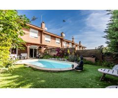 ESPECTACULAR CASA CON PISCINA PRIVADA !!