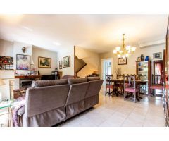 ESPECTACULAR CASA CON PISCINA PRIVADA !!