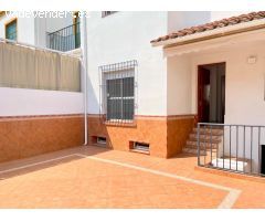 ???? Casa adosada con sótano, patio y excelente ubicación en Bormujos (Calle La Luna)