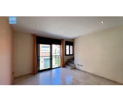 DÚPLEX CON TERRAZA I PÀRQUING